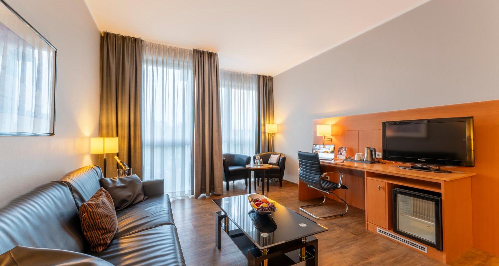 Отель Plaza Premium Koeln Экстерьер фото