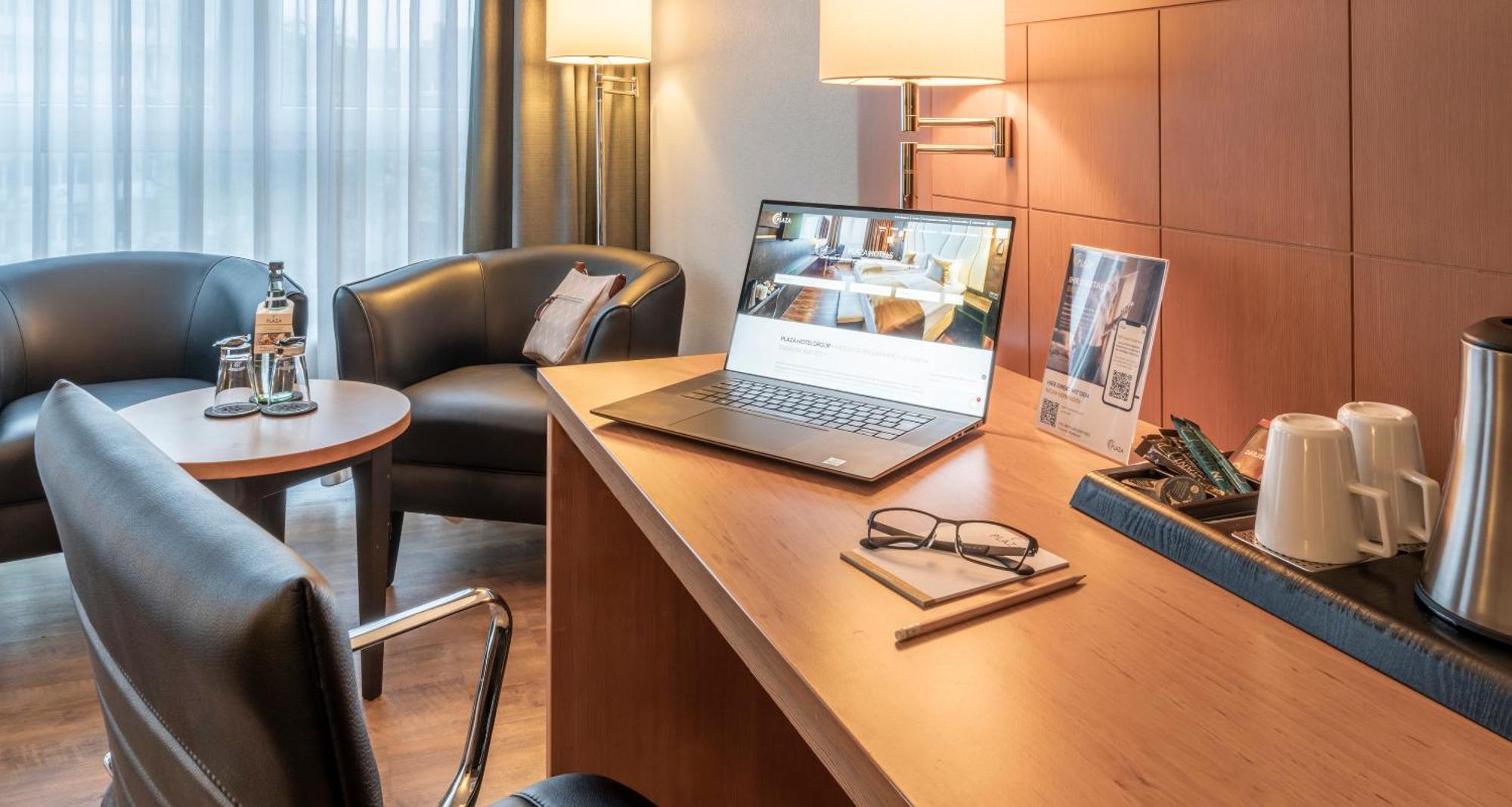 Отель Plaza Premium Koeln Экстерьер фото