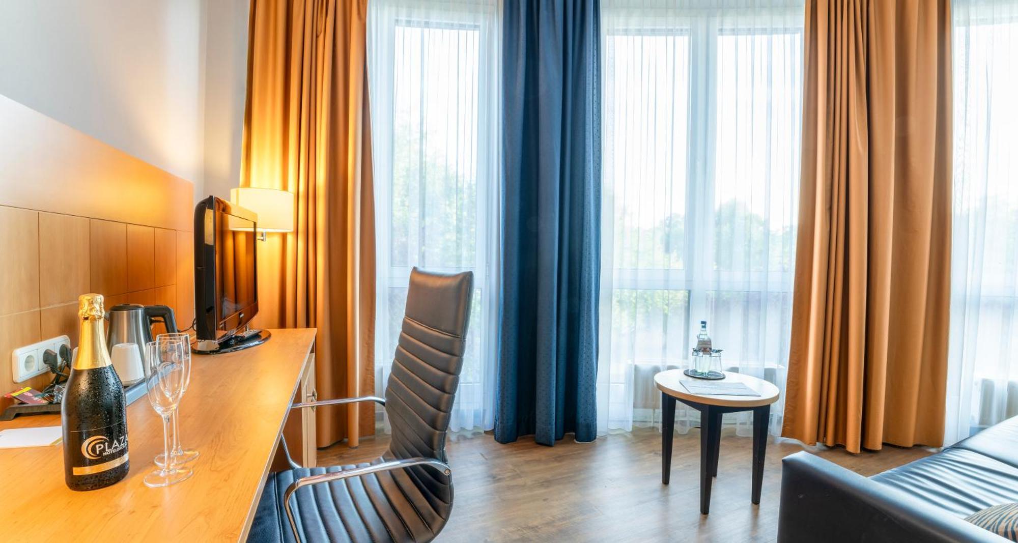 Отель Plaza Premium Koeln Экстерьер фото
