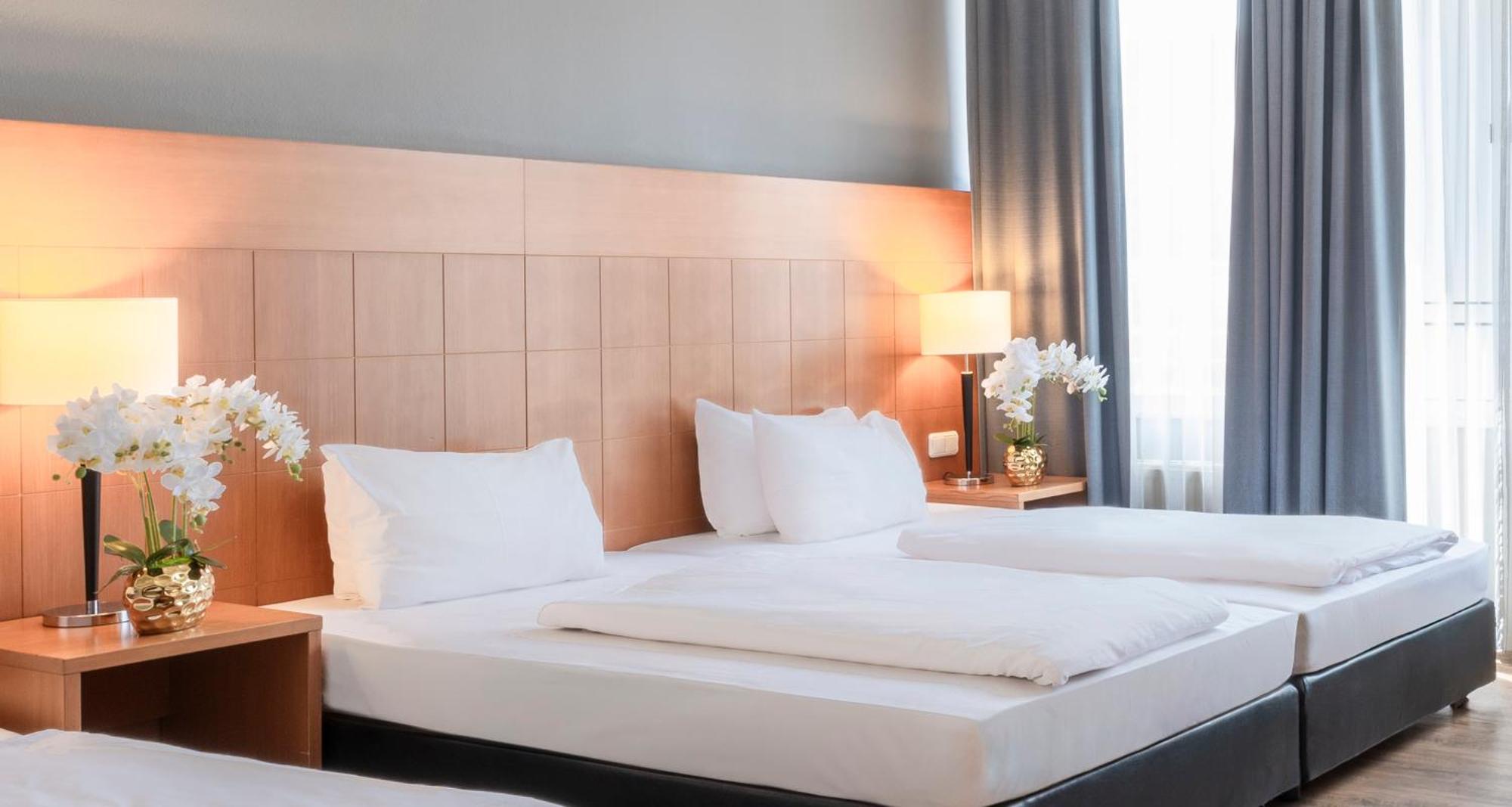 Отель Plaza Premium Koeln Экстерьер фото