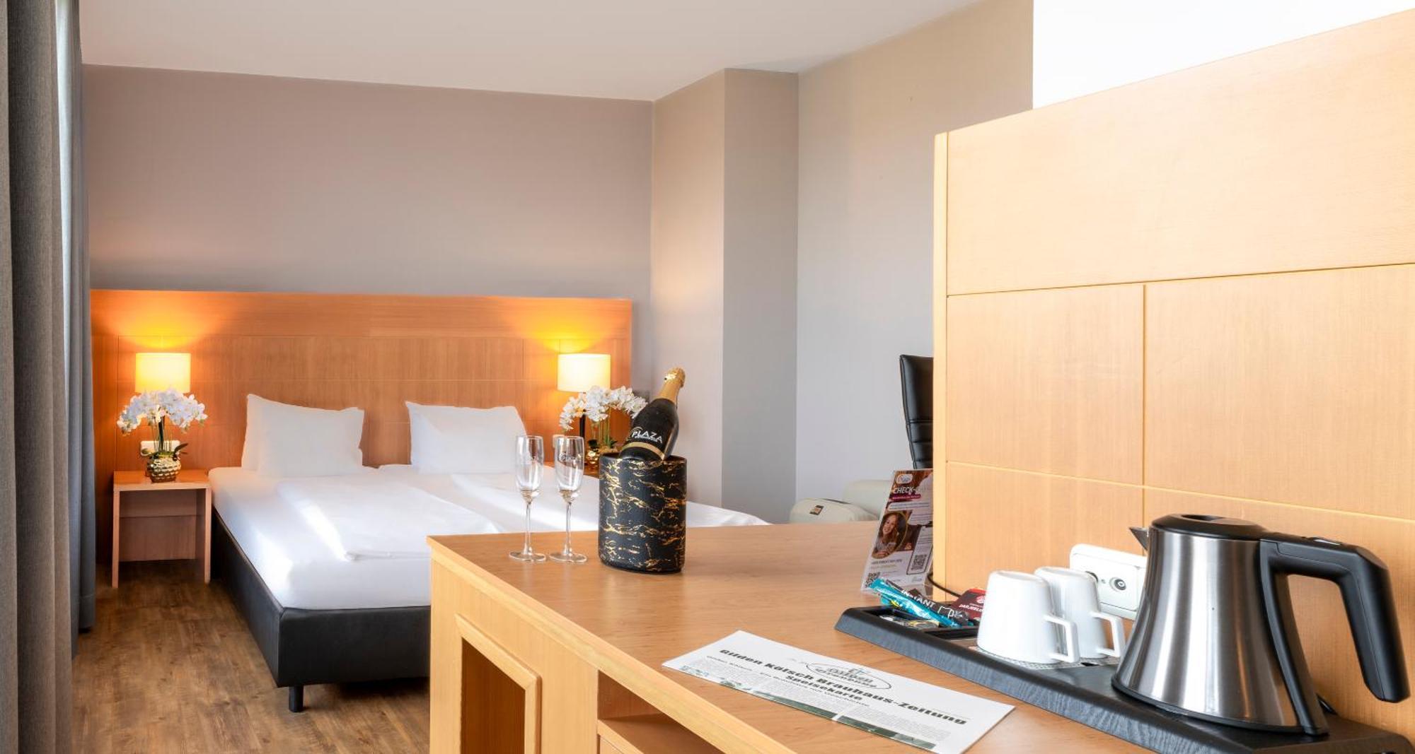 Отель Plaza Premium Koeln Экстерьер фото