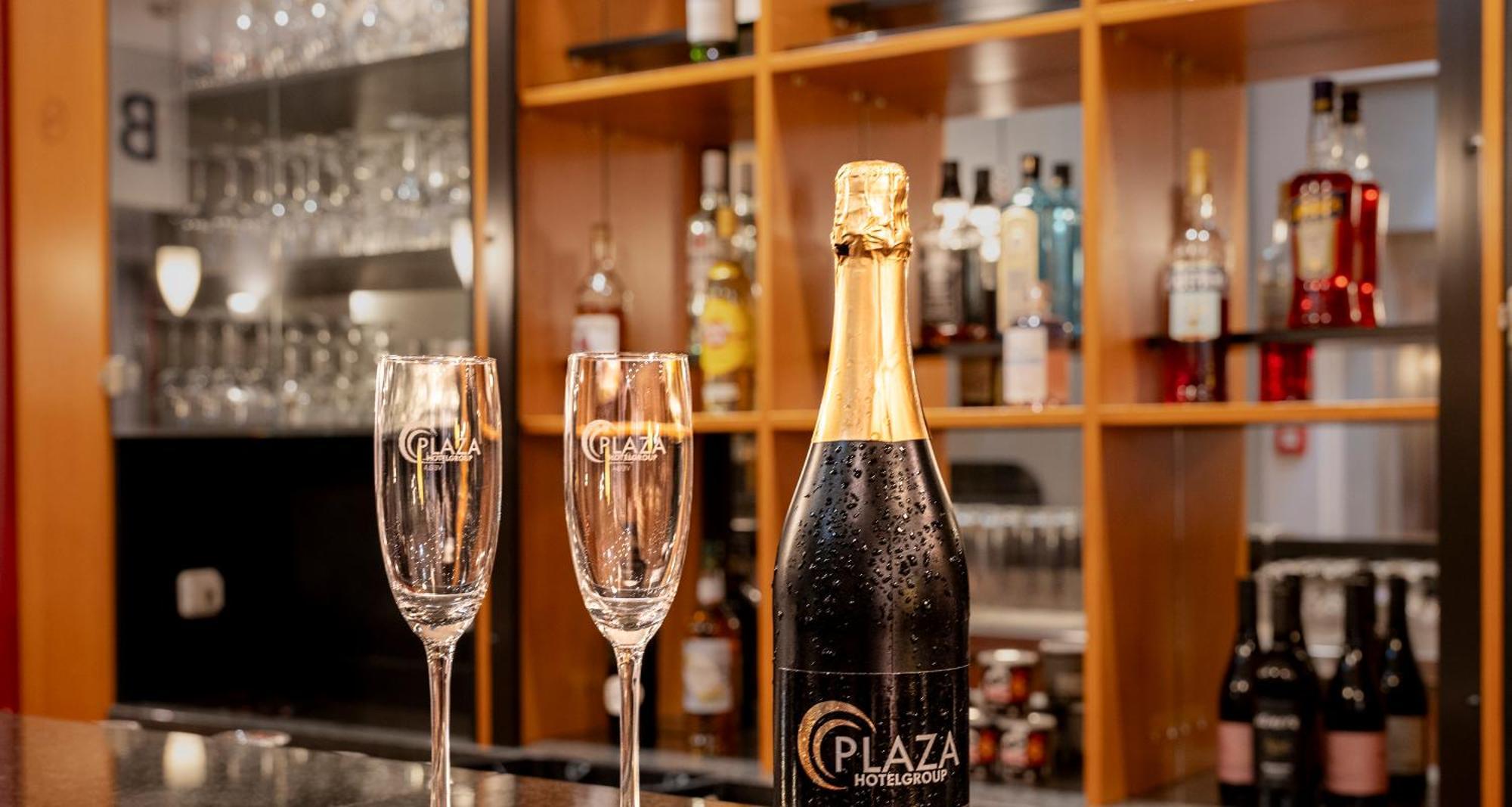 Отель Plaza Premium Koeln Экстерьер фото