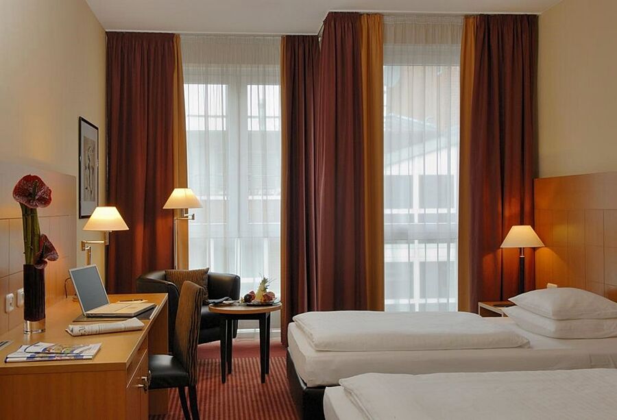 Отель Plaza Premium Koeln Экстерьер фото